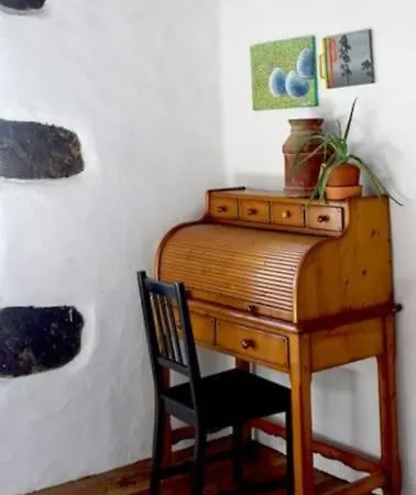 Casa Poesia De El Hierro, Situada En El Centro De El Pinar