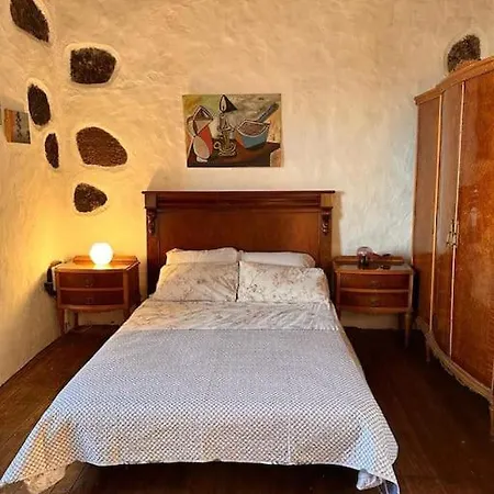 Casa Poesia De El Hierro, Situada En El Centro De El Pinar * El Pinar (El Hierro)