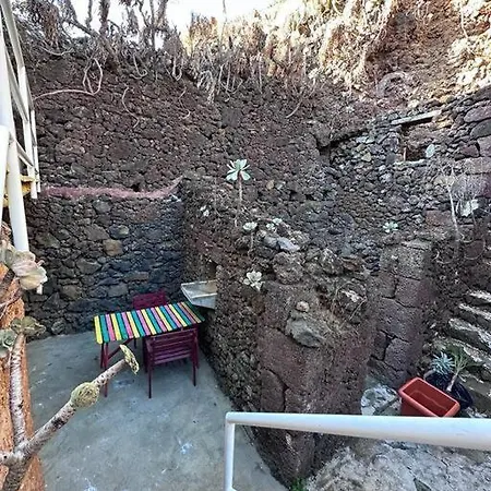 Casa Poesia De El Hierro, Situada En El Centro De El Pinar El Pinar (El Hierro)