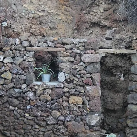 Casa Poesia De El Hierro, Situada En El Centro De El Pinar